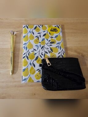 Wristlet Pouch & Pears Stationary Set